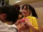 AV女優摸奶募款